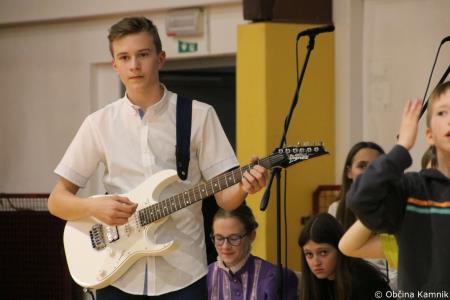 Otroci Osnovne šole Marije Vere Mi smo svet, mi smo otroci (67)